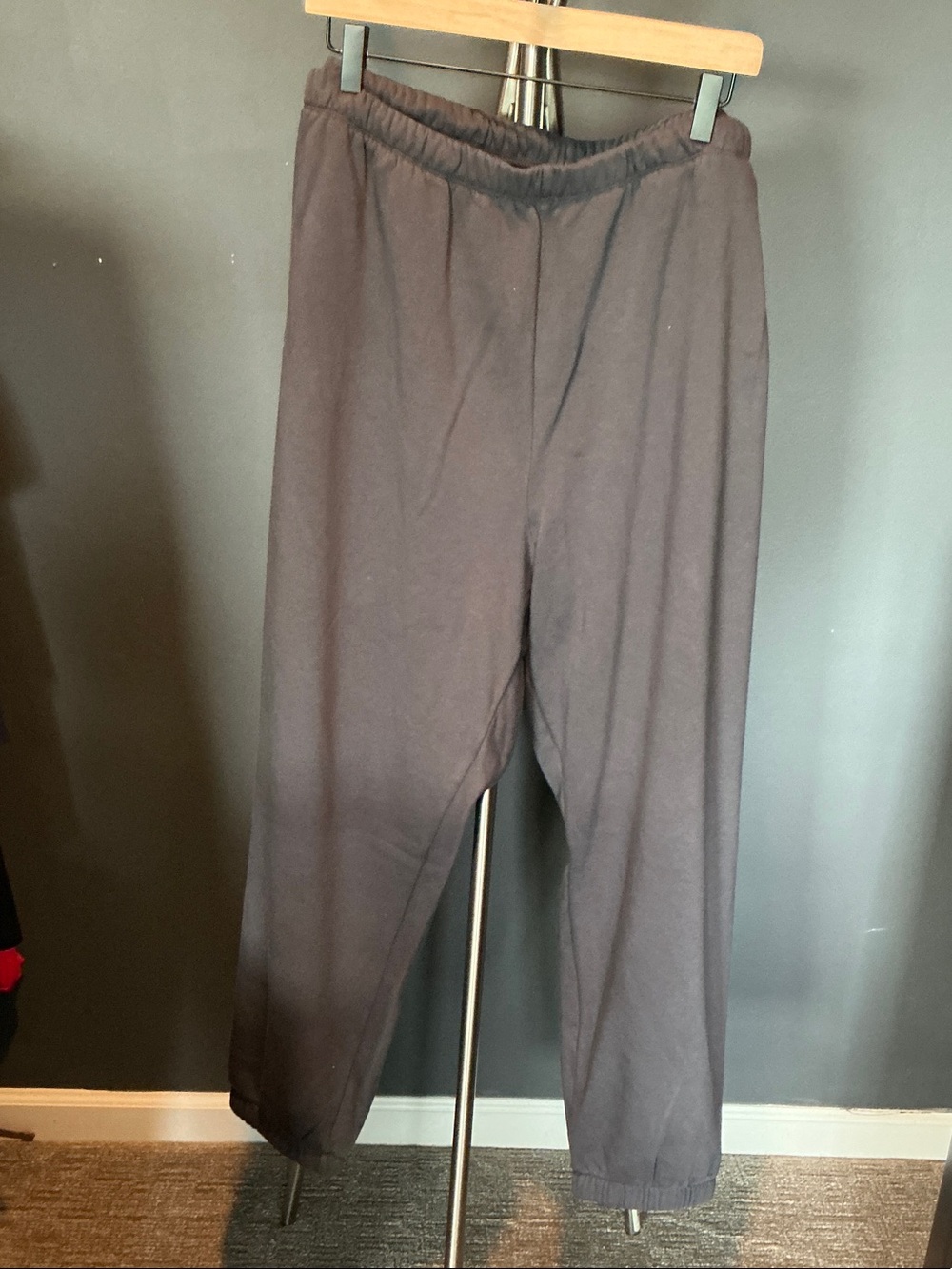 Universal Thread Men's Dark Gray Elastic Waist Joggers